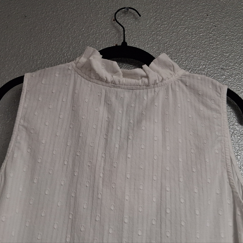 Crown & Ivy Swiss Dot Sleeveless Blouse     Size L - Picture 13 of 14